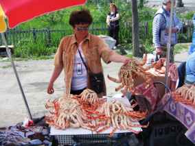 Сахалин - рыбный рынок на дороге